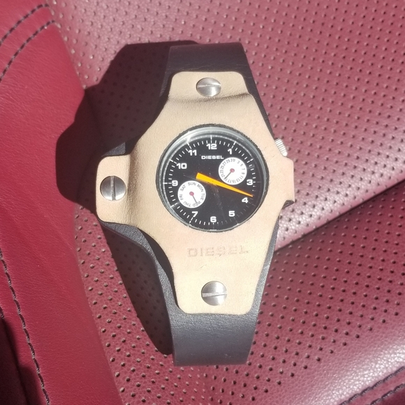 ***SOLD*** DIESEL Watch DZ-7040 [Like new; needs new battery] - Picture 3 of 13